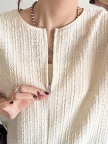 FRIFUL 女款夏季純色紋理布料領口金屬拉鍊短袖寬鬆休閒百搭T恤 早午餐 白色 - 杏色 - 查看 7