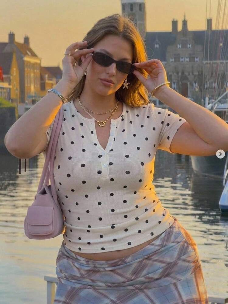 Dazy Plus Spring/Summer Fashion Tight Fitting Top, New Slim Fit Polka Dot Plus Size White Undershirt T-Shirt For Women Crop Top