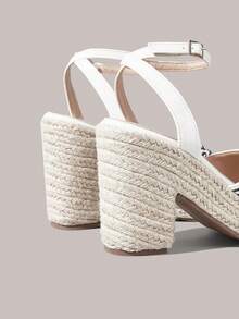 Styleloop Sandalias de plataforma con tacón inclinado para mujer, zapatos de verano de punta abierta para vacaciones, sandalias de tacón grueso de cuerda de cáñamo tejida de estilo bohemio, tiras cruzadas, chanclas de paja trenzada - Blanco + gris - Ver 6