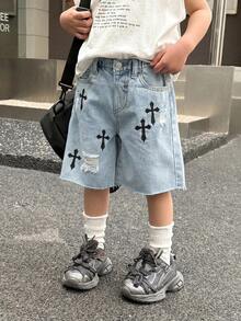 SHEIN Little Byeori 大童男孩時尚休閒 Y2K 復古簡約舒適十字圖案鏤空破洞磨邊藍色寬鬆牛仔短褲，柔軟日常穿著，適合兒童春夏電音節慶與海灘 - 藍色 - 查看 2