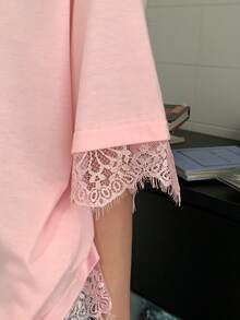 DAZY Kaos Wanita Manis Serbaguna dengan Leher Bulat dan Motif Renda untuk Kencan di Musim Panas - Berwarna merah muda - View 3