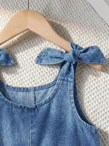 SHEIN Jumpsuit Overall Denim Biru Longgar dengan Bordir Bunga Lembut dan Hem Berumbai untuk Musim Panas Anak Perempuan, Cocok untuk Pakaian Kembali ke Sekolah Anak Perempuan - Light Wash - View 4
