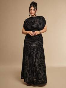 SHEIN BAE CURVE Vestido ultra largo negro con estampado de terciopelo para mujer talla grande - Negro - Ver 5