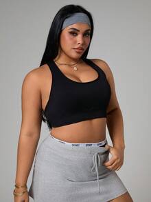 Breezaya Seamless Solid Color Round Neck Plus Size Women Sports Bra, Criss-Cross Back Design Plus Size Sports Bra, Back Shaping Function - Black - View 5