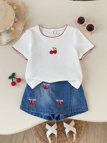 SHEIN Playful Pals 少女牙邊圓領短袖羅紋T恤搭配刺繡水洗牛仔裙褲套裝，外出度假日常休閒穿搭 - 白色 - 查看 3