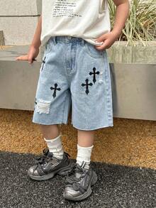 SHEIN Little Byeori 大童男孩時尚休閒 Y2K 復古簡約舒適十字圖案鏤空破洞磨邊藍色寬鬆牛仔短褲，柔軟日常穿著，適合兒童春夏電音節慶與海灘 - 藍色 - 查看 6