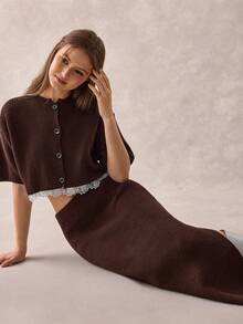 CLARA VERO Set de 2 piezas: Cárdigan con botones metálicos y falda con ribete de encaje - Café integral - Ver 3