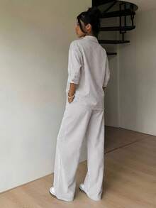 SHEIN EZwear 女士条纹单排扣上衣和裤子休闲套装，适合夏季穿着，包括女士细条纹家居服、条纹套装、最新女士商务休闲装、Pinterest 女士商务休闲装、每日穿搭、女士穿搭灵感、女士商务休闲旅行装、绿白条纹 - 咖啡棕 - 查看 2