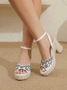 Styleloop Sandalias de plataforma con tacón inclinado para mujer, zapatos de verano de punta abierta para vacaciones, sandalias de tacón grueso de cuerda de cáñamo tejida de estilo bohemio, tiras cruzadas, chanclas de paja trenzada - Blanco + gris - Ver 8