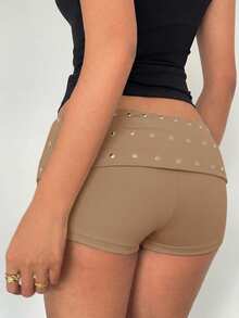 Aloruh Quần short siêu ngắn nữ xuân/hè mới màu đen thanh lịch quyến rũ hot girl phong cách đường phố Y2K thời thượng lễ hội âm nhạc viền foil xếp nếp eo thấp - Lạc đà - Xem 2