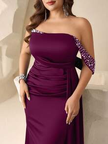 Coutiva Plus Size Women's Faux Pearl Decorated Off-Shoulder Glamorous Formal Evening Gown (Intricate Design) - Red Violet - View 3