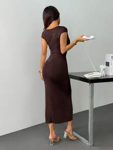 SHEIN PETITE 夏秋冬杏色亮片冰絲圓領短袖流行時尚金屬裝飾修身長款女裝洋裝，適合嬌小女性 - 咖啡棕 - 查看 2