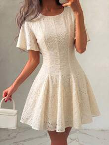 Modelyn 女款春夏白色編織鏤空刺繡荷葉袖收腰A字優雅浪漫中長洋裝 - 白色 - 查看 10