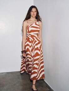 MOTF PREMIUM VESTIDO MIDI ASIMÉTRICO DE HOMBRO VACÍO CON ESPALDA DESCUBIERTA Y RAYAS, PRIMAVERA/VERANO - Color caoba - Ver 9