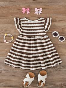 Cozy Pixies Gaun Bayi Perempuan Kasual Sehari-hari yang Lucu dengan Lengan Bergelombang, Leher Bulat, Motif Garis-garis Patchwork, Potongan A-Line dengan Hiasan Bunga dan Label Tenun - Coklat - View 2