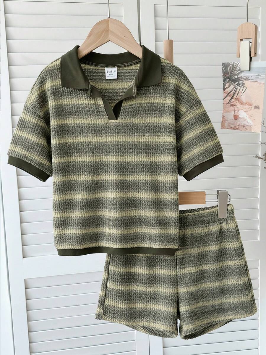 SHEIN 2件組 青少年女孩休閒條紋撞色POLO領寬鬆短袖T恤+寬鬆短褲,新時尚百搭,適合外出、日常穿著、返校、運動 - 軍綠色 - 查看 1