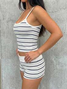 SHEIN EZwear 夏季對比飾邊細肩帶上衣與短褲套裝 - 彩色 - 查看 5