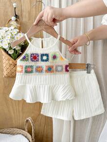 SHEIN Vintaside Kids 2件組女嬰幼兒/新生兒0-3歲春夏季復古鉤編蕾絲條紋紋理面料度假出遊細肩帶上衣+短褲套裝嬰兒春夏季服飾 - 杏色 - 查看 3