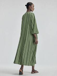 Ontre 2026SS新款女款長洋裝，條紋編織面料開衩洋裝，度假風，假日穿搭，節慶服飾，女款洋裝七分袖V領，簡約優雅都市現代百搭通勤教師女款外出穿著夏季假日穿搭女款度假穿搭女款休閒洋裝女款沙灘穿搭長款婚禮賓客洋裝派對洋裝優雅洋裝時尚設計大A字茶會浪漫約會穿搭女裝舒適面料寬鬆版型時尚百搭熱銷女款長洋裝 - 軍綠色 - 查看 4