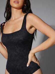 Silquee Bodysuit Wanita Seksi Berenda Modis Serbaguna dengan Leher Persegi - Hitam - View 4