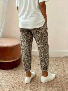 EMERY ROSE Pantalones de cintura alta holgados con estampado de leopardo hasta el tobillo para mujer talla grande - Caqui - Ver 2