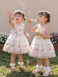 SHEIN Glamorique Kids 女嬰粉色花卉刺繡網紗緞面露背蝴蝶結裝飾派對洋裝，適合生日、婚禮、宴會、度假，女嬰派對洋裝幼童粉色洋裝 - 粉色 - 查看 8