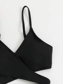 SHEIN 青少年女孩比基尼套裝 可愛休閒保守黑色雙肩帶深V領交叉設計泳衣套裝 上衣搭配三角泳褲與方形泳褲 時尚休閒精緻優雅女款 適合游泳 夏季度假 海灘 海濱 泳池 游泳池 夏季假期派對 - 黑色 - 查看 3