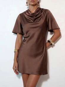 Zivah Nouvelle robe mini pour femme à col roulé en satin marron, manches courtes, taille cintrée, silhouette trapèze, style décontracté pour le trajet, la plus vendue cet été, convient pour le port quotidien, les vacances, les voyages, les plages, les fêtes, les tenues d'aéroport, les tenues de brunch, les affaires, l'élégance, le style bohème, le style nomade, le style décontracté, le shopping, le trajet, la tenue de remise des diplômes, la tenue de concert country, les festivals de musique-Z - Tabac - Voir 9
