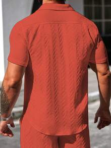 Manfinity Homme Camisa casual versátil de manga corta con textura y botonadura sencilla para hombres - Naranja - Ver 2