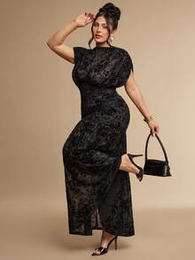 SHEIN BAE CURVE Vestido ultra largo negro con estampado de terciopelo para mujer talla grande - Negro - Ver 4