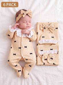 SHEIN Juego de regalo de 6 piezas para bebé recién nacida, estilo dulce y lindo con estampado de lazo, encaje & lunares, mameluco de cuello redondo de manga larga + gorro + babero + diadema con lazo + manoplas + manta, tela de punto transpirable, conjunto de ropa de primavera/otoño - Albaricoque - Ver 3