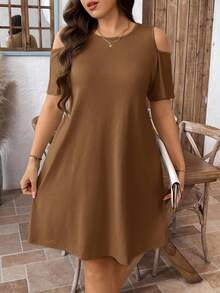 SHEIN LUNE Plus Size Minimalist Cut-Out Shoulder Design Round Neck Short Sleeve Dress - Coffee Brown - View 3