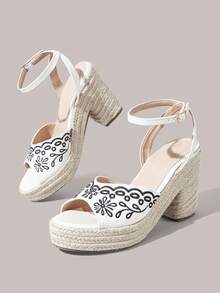 Styleloop Sandalias de plataforma con tacón inclinado para mujer, zapatos de verano de punta abierta para vacaciones, sandalias de tacón grueso de cuerda de cáñamo tejida de estilo bohemio, tiras cruzadas, chanclas de paja trenzada - Blanco + gris - Ver 11