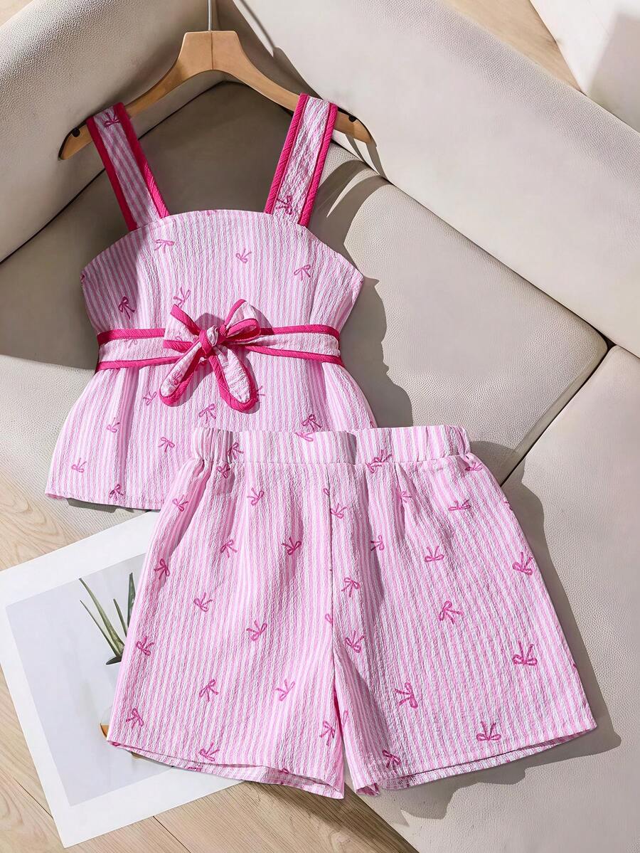 SHEIN Set Atasan Tanpa Lengan dan Celana Pendek untuk Anak Perempuan Remaja, Warna Pink Pastel, Musim Panas, Lucu, Liburan, Desain Garis-garis dengan Sabuk Pinggang, Gaya Komuter Sederhana untuk Pakaian Anak Perempuan Remaja