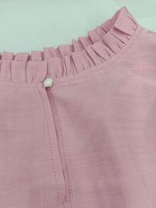 LanaWest CURVE Gaun Pendek Pink Ukuran Plus Berkerah Bulat dengan Bordir Tepi Ruffle Bergaya Vintage yang Modis - Berwarna merah muda - View 9
