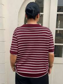Dazy Plus Top de punto de manga corta con cuello polo, diseño de bloques de color y patchwork, divertido y casual, talla grande para mujer, primavera/verano - Rojo violeta - Ver 2