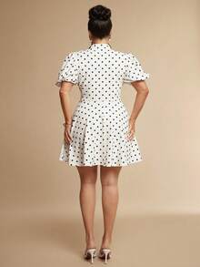 SHEIN BAE CURVE 大尺碼女款圓點短洋裝,優雅性感洋裝 - 白色 - 查看 3