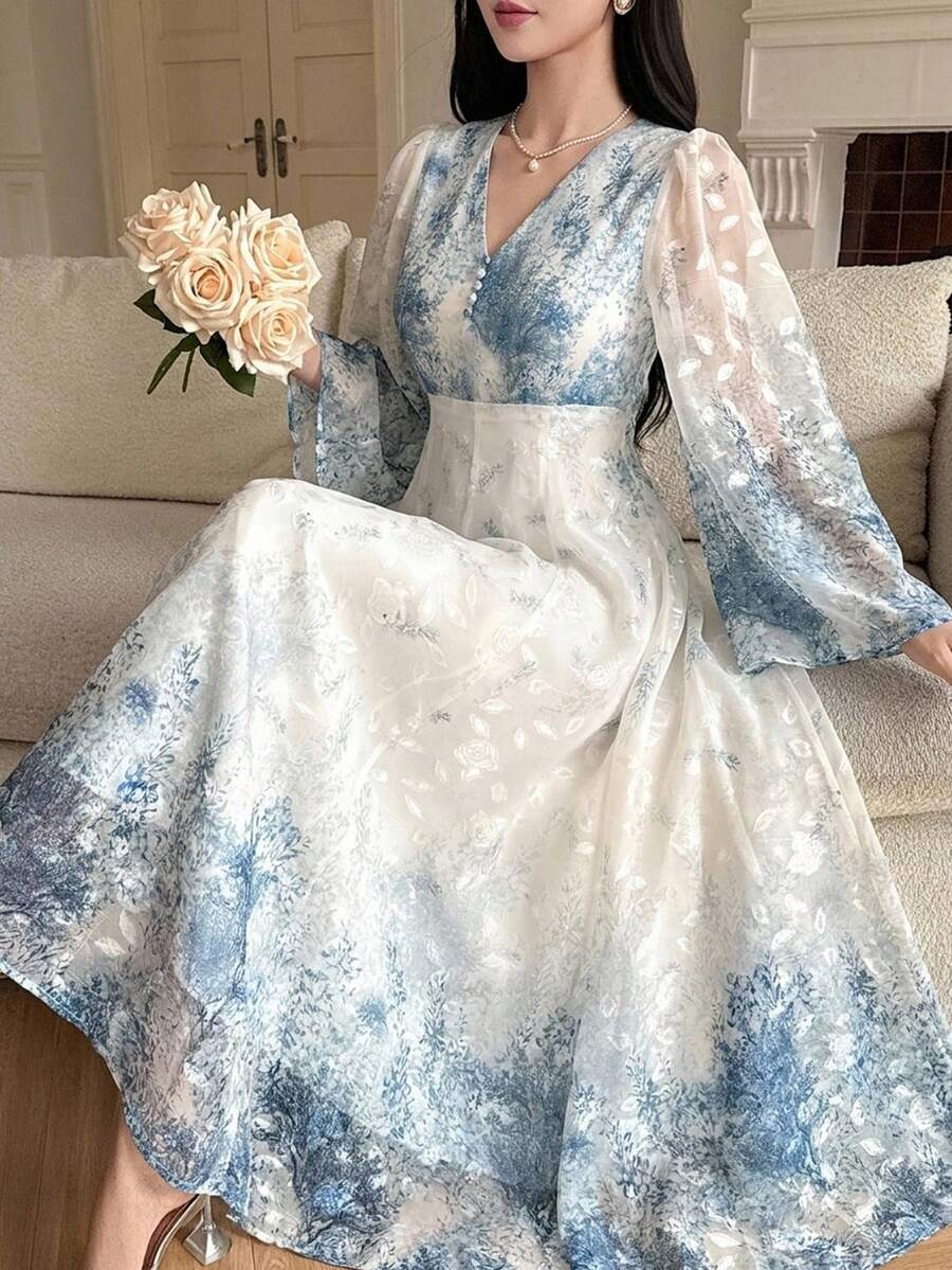 DAZY 春夏女款優雅風格滿版花卉花瓣袖V領中長洋裝太陽裙 - 藍白色 - 查看 1