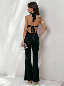 Glamine Macacão frente única com estampa floral de rosas, estilo europeu e americano, calça flare justa com recortes nas costas, ideal para festas. - Preto - Ver 2