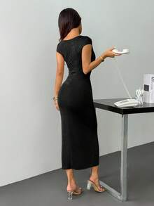 SHEIN PETITE 夏秋冬季杏色亮片冰絲圓領短袖流行時尚金屬裝飾修身長款女裝洋裝，適合嬌小女性 - 黑色 - 查看 2