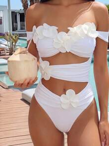 SHEIN Swim 新款春夏爆款 3D 花卉鏤空露肩白色時尚女款一件式海灘度假泳衣 - 白色 - 查看 9