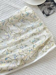 SHEIN Tween女孩黑色奶油黃白色波點白色花卉亮片休閒可愛裙子附內建內搭褲，度假秋季款 - 白色 - 查看 3