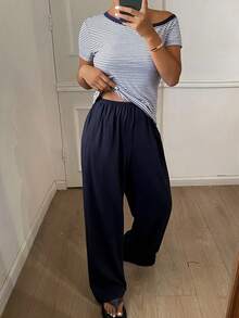 DAZY 2件組 女款夏季休閒細條紋不對稱領上衣 & 寬鬆素色睡褲家居服套裝 - 淺藍色 - 查看 6