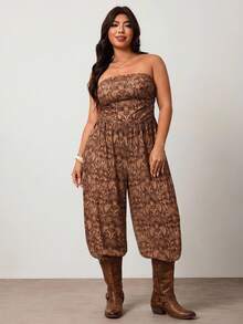 Enliva Macacão plus size com estampa paisley, estilo boêmio vintage, ideal para férias. - Castanho - Ver 3