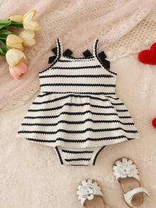 SHEIN Gaun Bayi Perempuan Bergaris dengan Hiasan Pita dan Tali Bahu - Hitam dan Putih - View 3