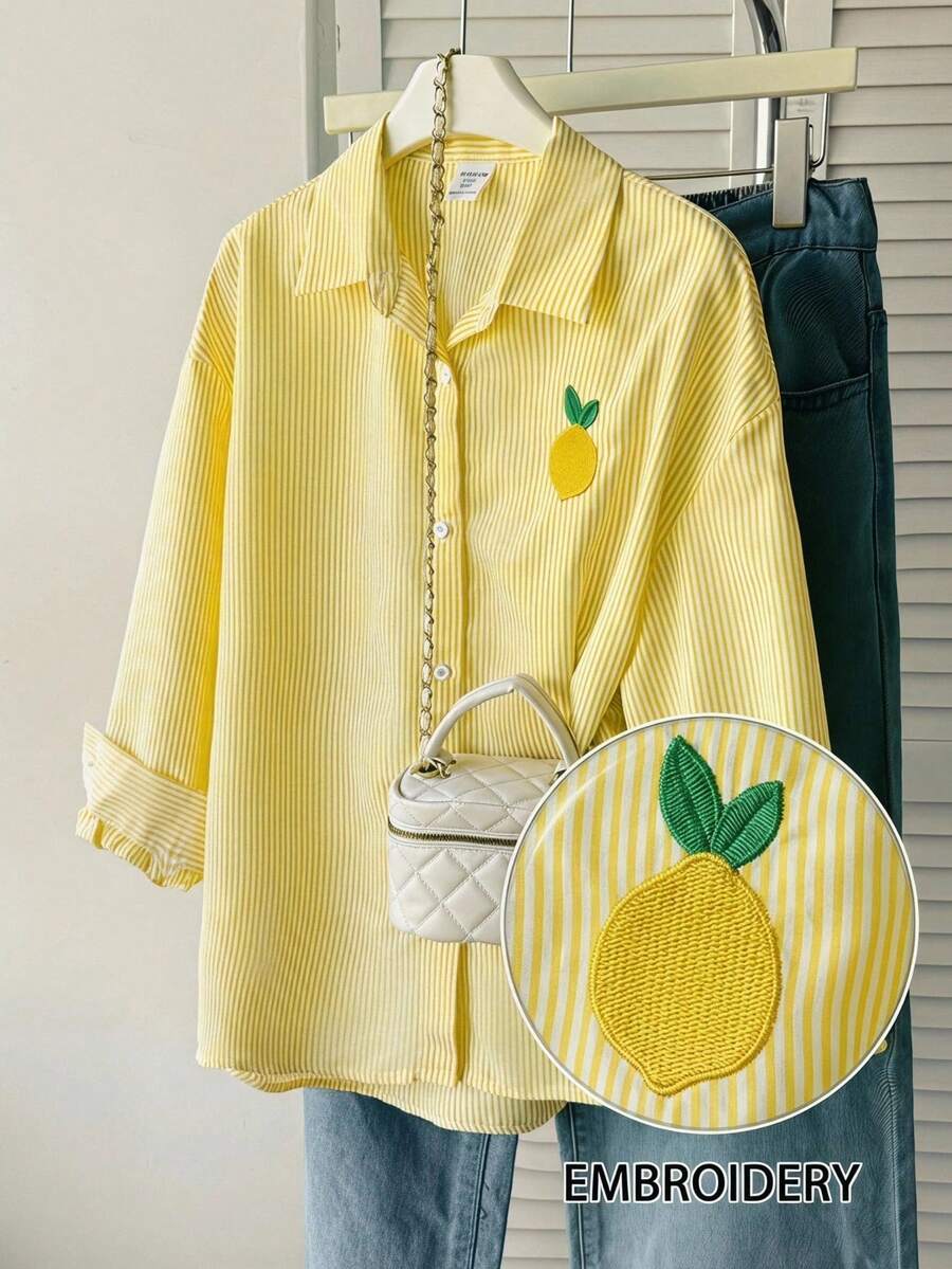 SHEIN 青少年女孩寬鬆休閒極簡舒適日常學院風精緻檸檬刺繡梭織條紋翻領鈕扣前開非對稱下擺抓皺上衣,返校季 - 黃色 - 查看 1