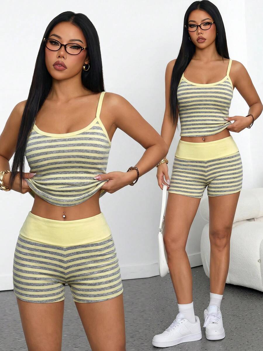 SHEIN PETITE Bộ đồ nữ mặc thường ngày phong cách tối giản đi du lịch, áo cami phối màu sọc và quần short - Màu vàng - Xem 1