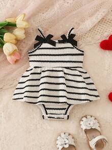 SHEIN Gaun Bayi Perempuan Bergaris dengan Hiasan Pita dan Tali Bahu - Hitam dan Putih - View 6