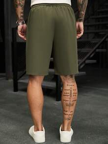 Manfinity Homme 男士軍綠色休閒成熟款壓線彈性腰短褲 - 軍綠色 - 查看 2