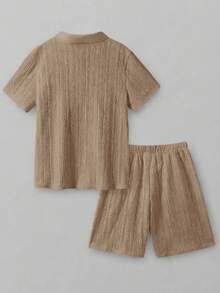 SHEIN Little Byeori 青少年男孩舒適休閒度假風紋理面料領口短袖POLO衫與紋理面料短褲2件套，適合戶外玩樂、街拍、派對、城市漫步 - 駝色 - 查看 6